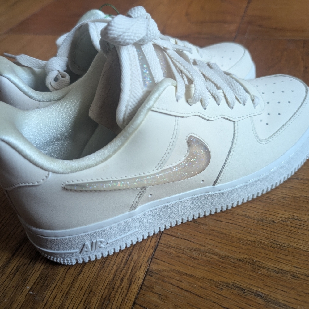 Nike Air Force 1 '07 SE Cream, w/ glitter "Jelly" accents